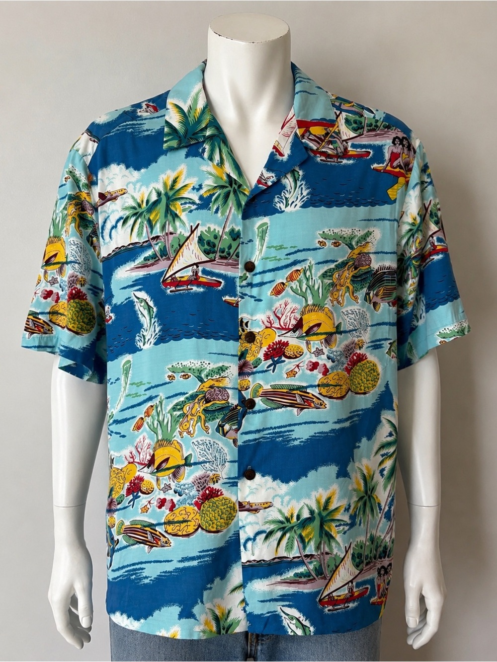 Hilo Hattie Blue Hawaiian rayon camp shirt blue tropical scenic MEDIUM coastal